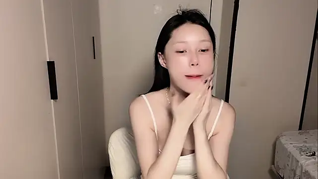 Snapshot of yuyu-33 chatting on 05/23/26, 02:16 yuyu-33 online show from 05/23/26, 02:16