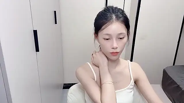 yuyu-33 online show from 11/07/25, 12:26