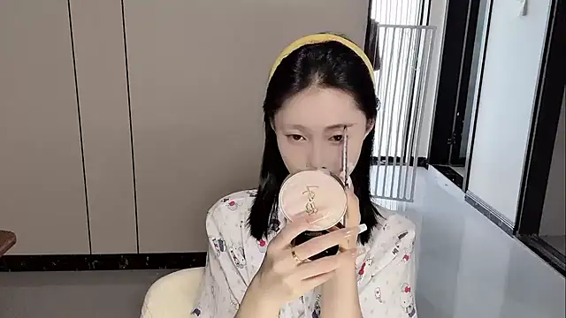 Snapshot of yuyu-33 chatting on 06/25/26, 05:05 yuyu-33 online show from 06/25/26, 05:05