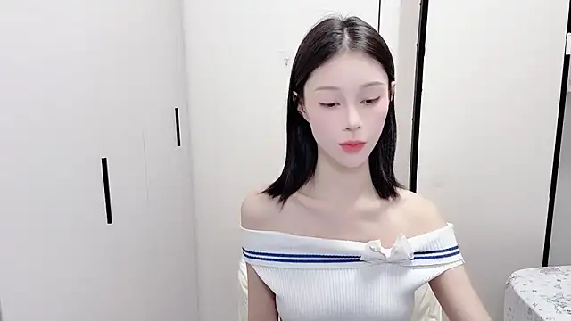 Snapshot of yuyu-33 chatting on 10/30/25, 01:59 yuyu-33 online show from 10/30/25, 01:59