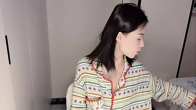 yuyu-33 online show from 11/28/25, 01:50