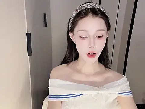 yuyu-33 online show from 11/08/25, 01:20