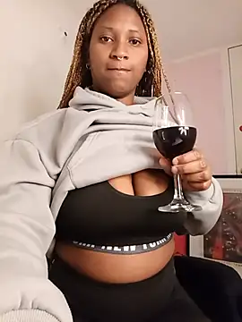 Snapshot of EvonyFoxxx chatting on 07/12/26, 05:08 EvonyFoxxx online show from 07/12/26, 05:08