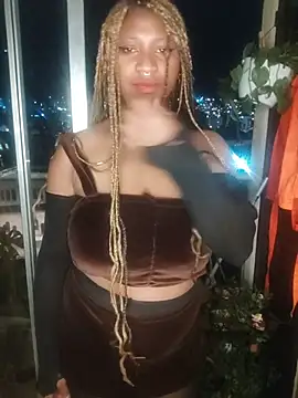 Snapshot of EvonyFoxxx chatting on 11/29/25, 06:24 EvonyFoxxx online show from 11/29/25, 06:24