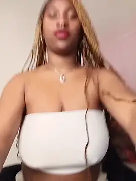 Snapshot of EvonyFoxxx chatting on 06/15/26, 11:48 EvonyFoxxx online show from 06/15/26, 11:48