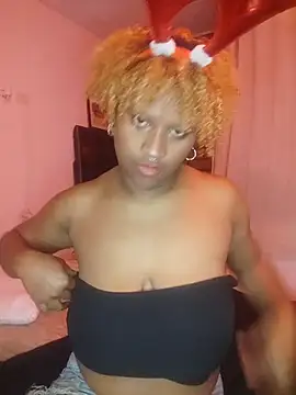 Snapshot of EvonyFoxxx chatting on 12/20/25, 12:02 EvonyFoxxx online show from 12/20/25, 12:02