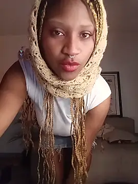 Snapshot of EvonyFoxxx chatting on 06/27/26, 12:27 EvonyFoxxx online show from 06/27/26, 12:27