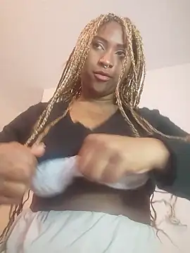 Snapshot of EvonyFoxxx chatting on 01/18/26, 12:03 EvonyFoxxx online show from 01/18/26, 12:03