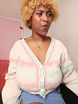 EvonyFoxxx online show from 05/06/26, 04:49