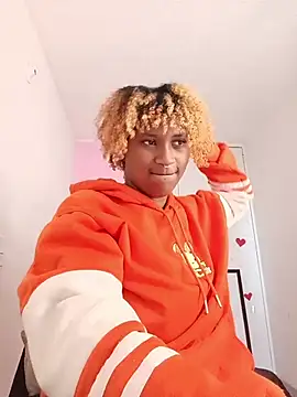 EvonyFoxxx online show from 04/19/26, 08:33