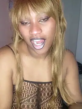 Snapshot of EvonyFoxxx chatting on 12/18/25, 10:57 EvonyFoxxx online show from 12/18/25, 10:57