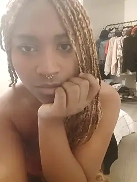 Snapshot of EvonyFoxxx chatting on 01/14/26, 01:42 EvonyFoxxx online show from 01/14/26, 01:42