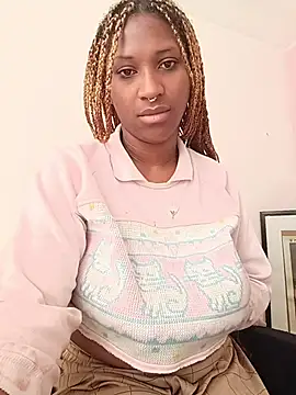 Snapshot of EvonyFoxxx chatting on 06/21/26, 04:46 EvonyFoxxx online show from 06/21/26, 04:46