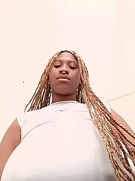 Snapshot of EvonyFoxxx chatting on 02/11/26, 05:02 EvonyFoxxx online show from 02/11/26, 05:02