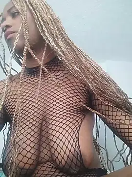 Snapshot of EvonyFoxxx chatting on 01/18/26, 07:28 EvonyFoxxx online show from 01/18/26, 07:28