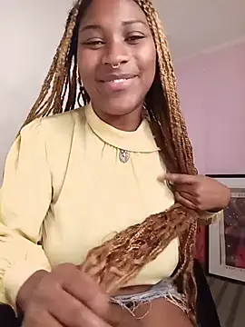 Snapshot of EvonyFoxxx chatting on 07/05/26, 04:19 EvonyFoxxx online show from 07/05/26, 04:19