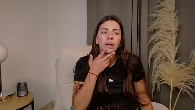 Snapshot of SeleneNova chatting on 05/21/26, 03:31 SeleneNova online show from 05/21/26, 03:31