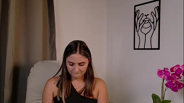 VictoriaNova  online show from 02/09/26, 09:02