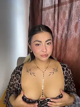 Snapshot of Elina_Hills chatting on 06/06/26, 08:14 Elina Hills online show from 06/06/26, 08:14