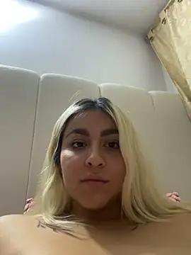 Elina Hills online show from 12/17/25, 02:38