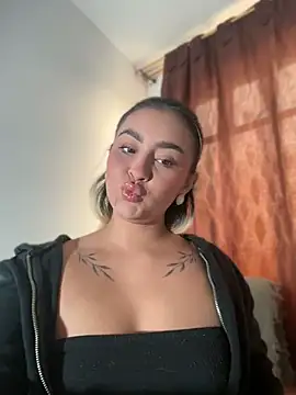 Elina Hills online show from 04/13/26, 06:56