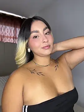 Snapshot of Elina_Hills chatting on 06/17/26, 06:51 Elina Hills online show from 06/17/26, 06:51