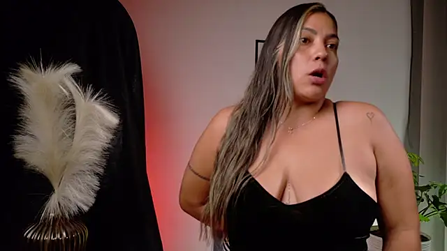 Zara Nova online show from 04/15/26, 11:16