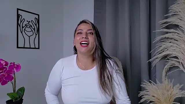 Zara Nova online show from 11/28/25, 08:09