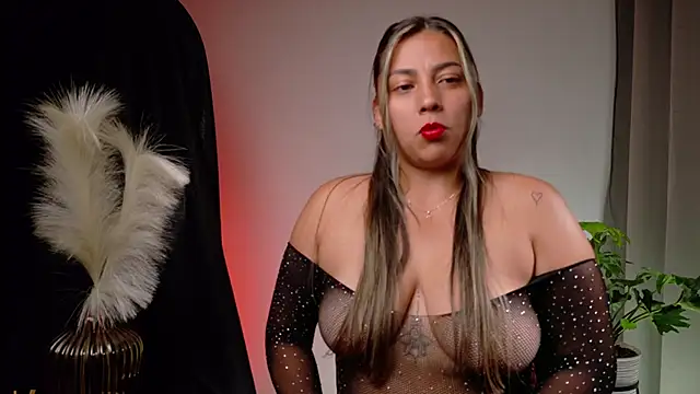 Zara Nova online show from 04/16/26, 11:51