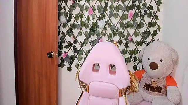 Snapshot of melani_ferraraa_ chatting on 11/15/25, 05:55 melani ferraraa online show from 11/15/25, 05:55