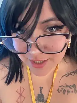 Snapshot of BunnyKazsite chatting on 10/31/25, 01:02 BunnyKazsite online show from 10/31/25, 01:02