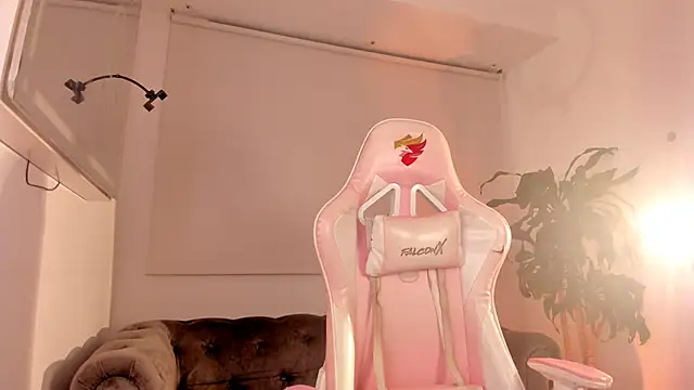 eva  s online show from 04/15/26, 01:33