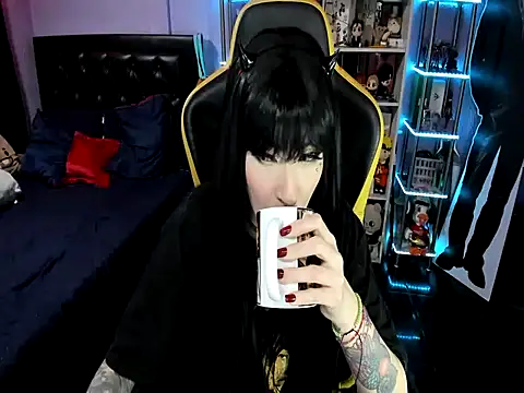 Yummy dark online show from 10/30/25, 06:01