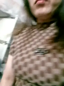 Snapshot of Elina_99 chatting on 11/12/25, 12:59 Elina 99 online show from 11/12/25, 12:59