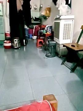 Snapshot of Elina_99 chatting on 12/18/25, 01:22 Elina 99 online show from 12/18/25, 01:22