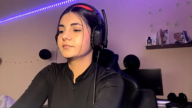 Snapshot of Marry_glow chatting on 10/30/25, 05:32 Marry glow online show from 10/30/25, 05:32