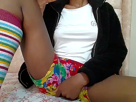 Snapshot of Petite_baby5 chatting on 05/30/26, 09:53 Petite baby5 online show from 05/30/26, 09:53