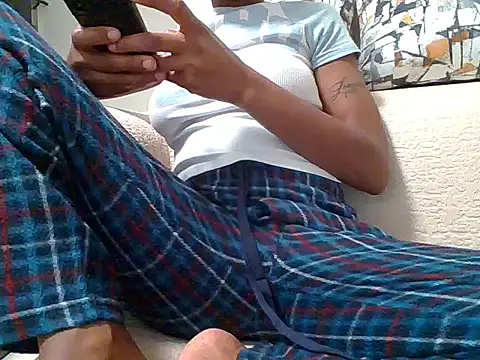 Snapshot of Petite_baby5 chatting on 05/20/26, 07:22 Petite baby5 online show from 05/20/26, 07:22