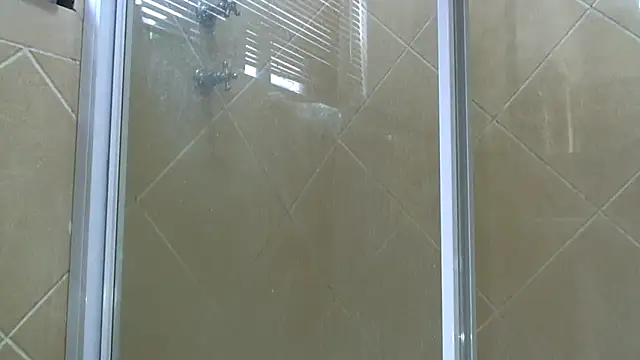 Snapshot of NewBeginnings8 chatting on 12/18/25, 11:03 NewBeginnings8 online show from 12/18/25, 11:03