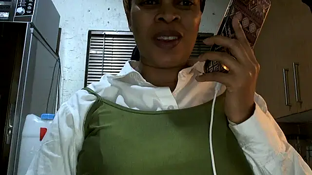 Snapshot of NewBeginnings8 chatting on 07/01/26, 07:25 NewBeginnings8 online show from 07/01/26, 07:25