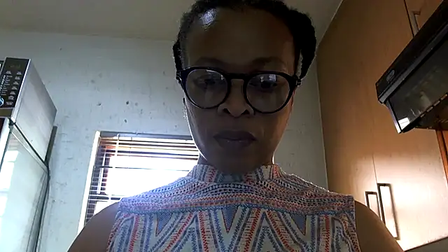 Snapshot of NewBeginnings8 chatting on 11/29/25, 09:31 NewBeginnings8 online show from 11/29/25, 09:31