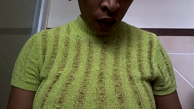 Snapshot of NewBeginnings8 chatting on 12/17/25, 12:54 NewBeginnings8 online show from 12/17/25, 12:54