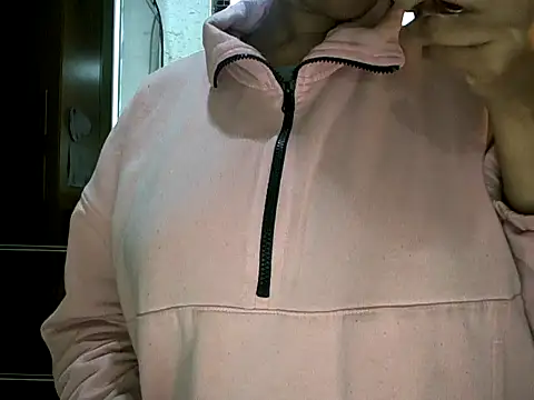 Snapshot of NewBeginnings8 chatting on 11/04/25, 06:50 NewBeginnings8 online show from 11/04/25, 06:50