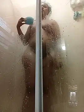 Snapshot of NewBeginnings8 chatting on 11/23/25, 04:39 NewBeginnings8 online show from 11/23/25, 04:39