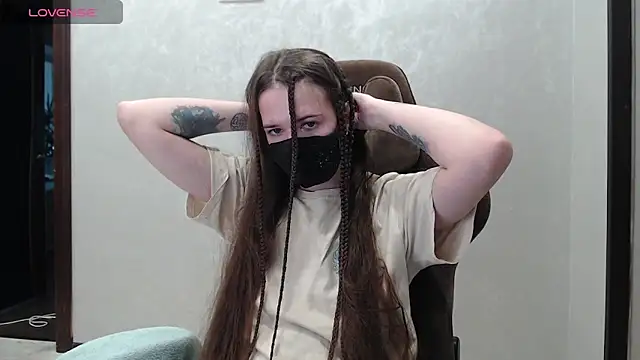 ZlatoslavaLo online show from 12/04/25, 09:41