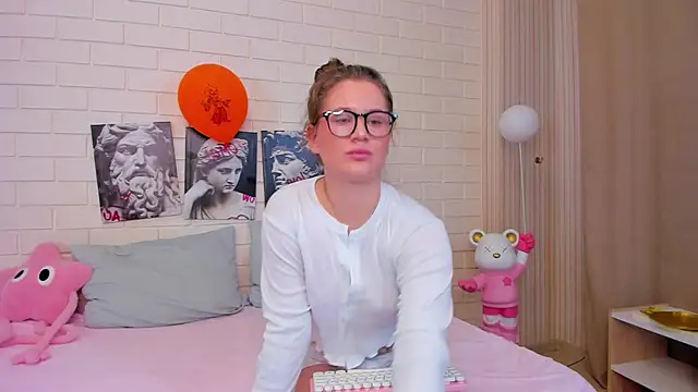 Snapshot of Tinky_kinky chatting on 11/16/25, 11:37 Tinky kinky online show from 11/16/25, 11:37