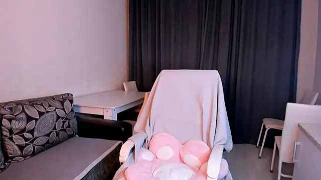 Snapshot of leyaleen chatting on 10/31/25, 01:52 leyaleen online show from 10/31/25, 01:52