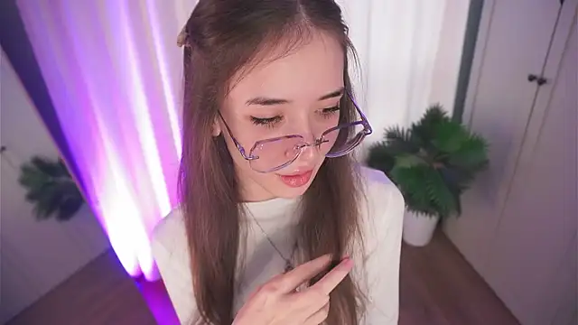 tinyanie online show from 11/14/25, 05:22