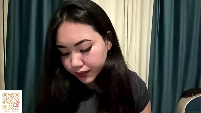 Snapshot of APRYLSUN chatting on 11/17/25, 01:26 APRYLSUN online show from 11/17/25, 01:26