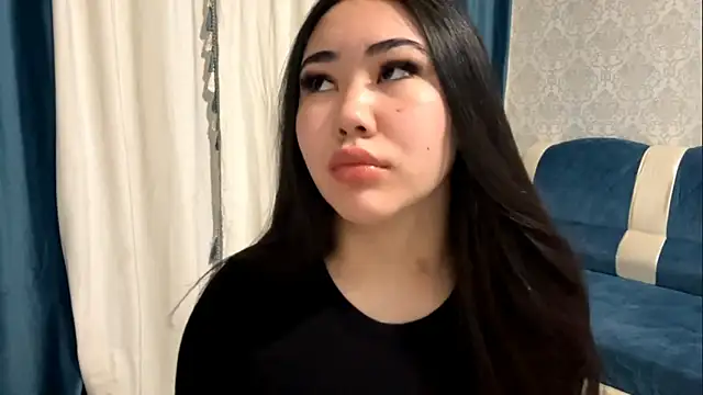 Snapshot of APRYLSUN chatting on 11/10/25, 01:49 APRYLSUN online show from 11/10/25, 01:49